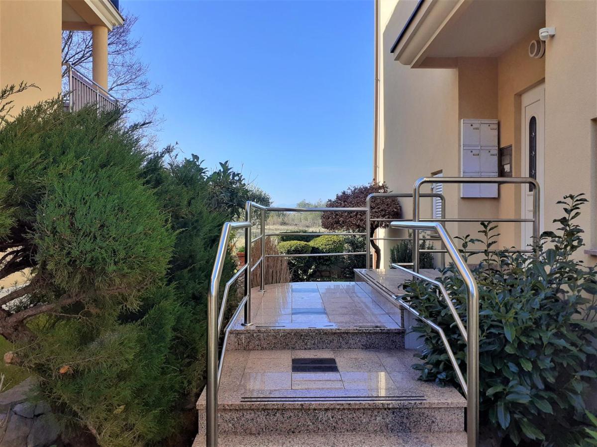 Apartment Camellia Vantacici Exterior photo